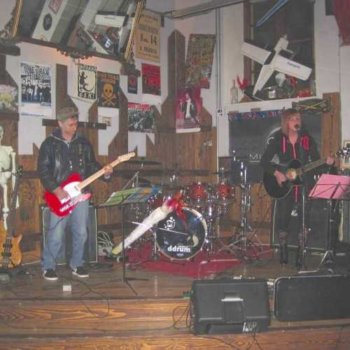 Discover Jamma! folk, musician in Vasto, Centre Italy, IT. Rate, follow, send a message and read about Jamma! folk on LiveTrigger.
