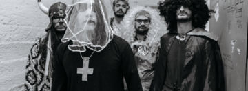 Cibo is the Italian word for "food": mix a tablespoon of grindbrutal, hardcore and rock'n'roll and the outcome is this incredible band from Turin, a fast and crazy rock project out now with their new album "Capolavoro"